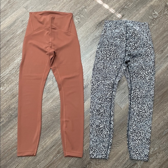 Like New Lululemon InStill Bundle. Size Top 6/Bottoms 4 - Picture 5 of 12